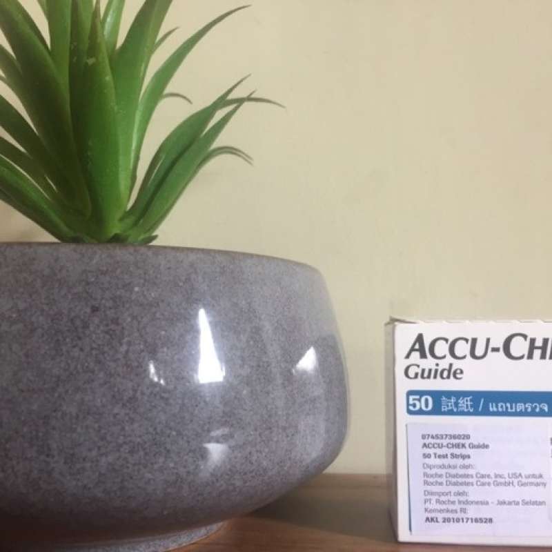 Promo Accu Chek Guide Strip 50 Pcs Diskon 33% Di Seller Dillajaya Shop ...