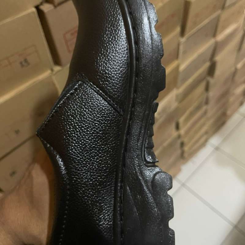 Promo Sepatu Caterpillar Ujung Besi Safety Keeja Proyek Koki Anti Slip ...