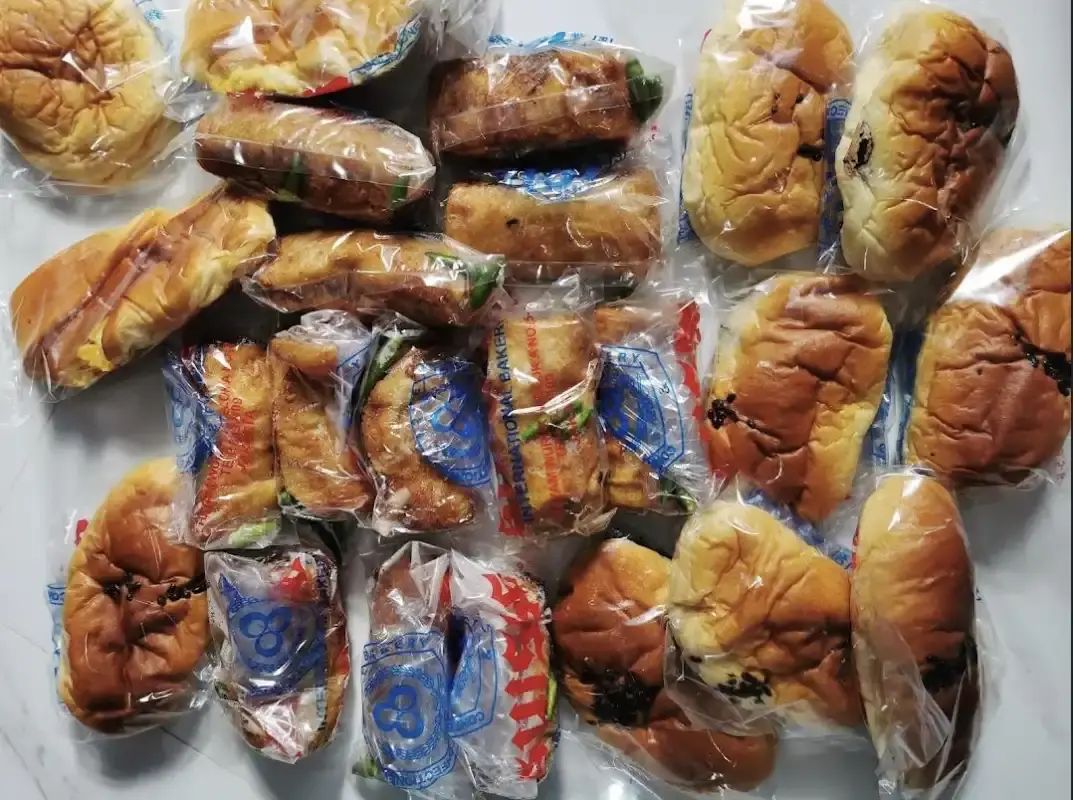 Jual Suisse Bakery Roti Asin Manis / Sweet Savoury Jadul Sejak 1978 ...
