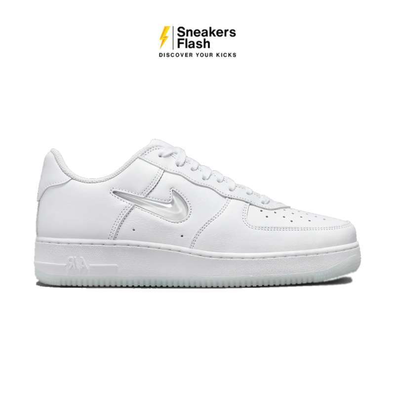 Sepatu Sneakers Unisex NIKE AIR FORCE LOW COLOR OF THE MONTH TRIPLE WHITE  FN5924100