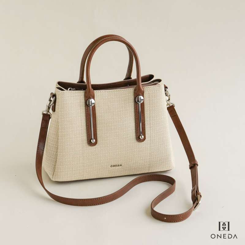 Jennifer ODell yalangoch Kelli Bruk bilan okean qirgogida jinsiy aloqa