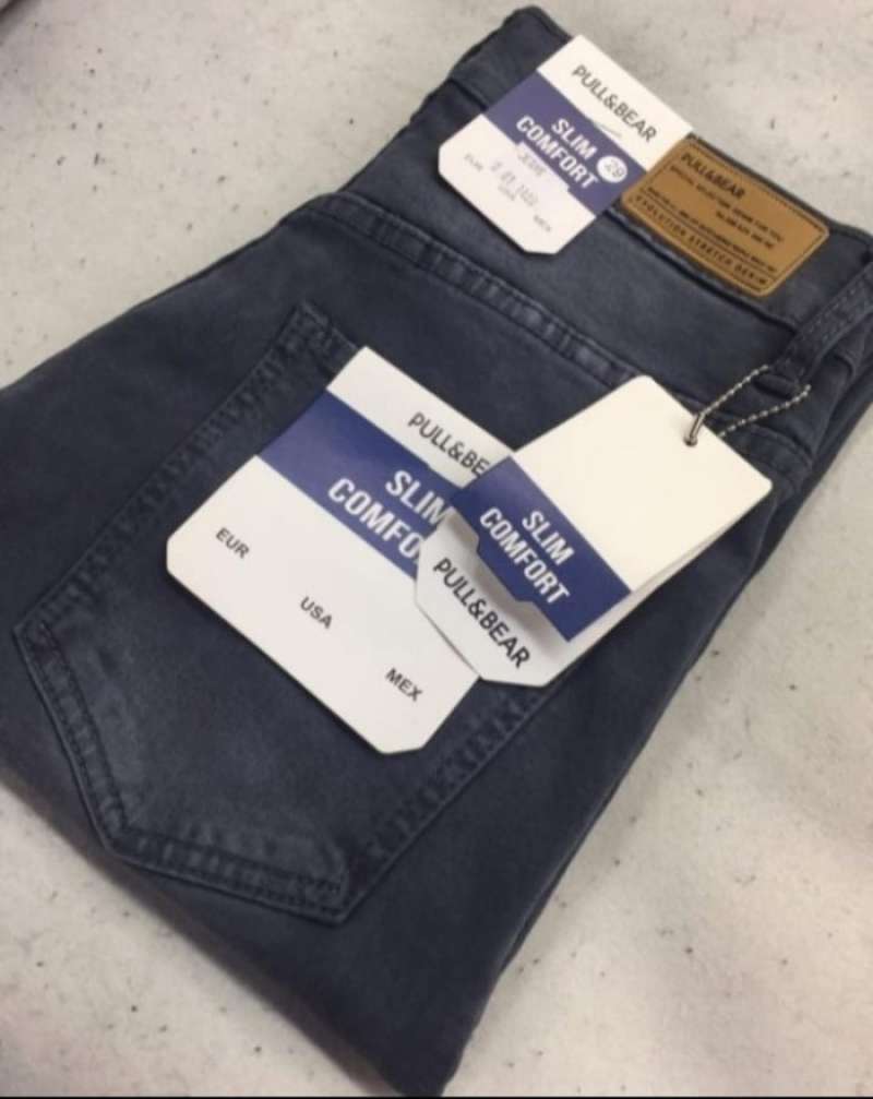 Levis pull sales and bear