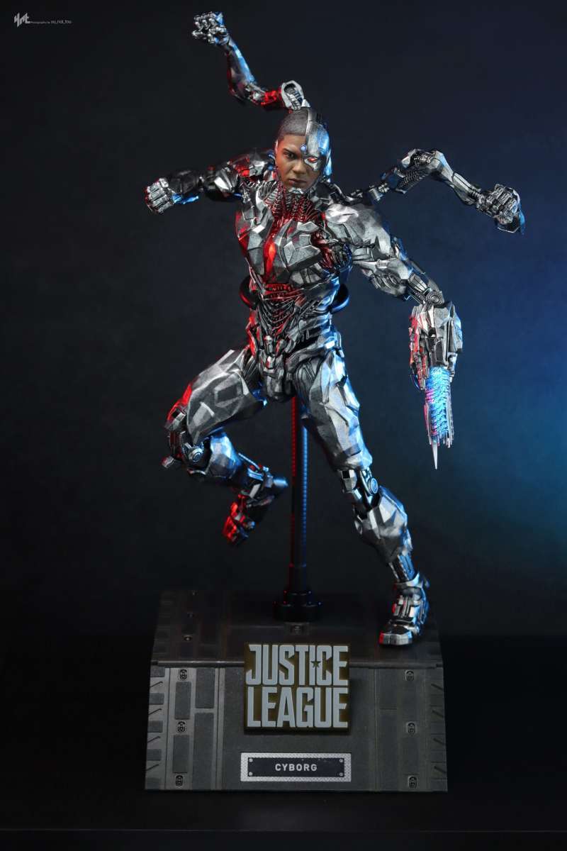 Figurine Hot Toys TMS057 - DC Comics - Justice League - Cyborg Standard Version - Figurine de collection | fnac Belgique