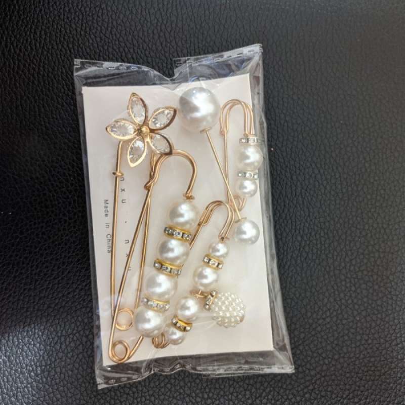 ciremai store bros tuspin huruf latin gold peniti tuspin huruf tuspin hijab aksesoris tuspin tuspin alfabet peniti pompom bros nama tuspin murah tuspin grosir