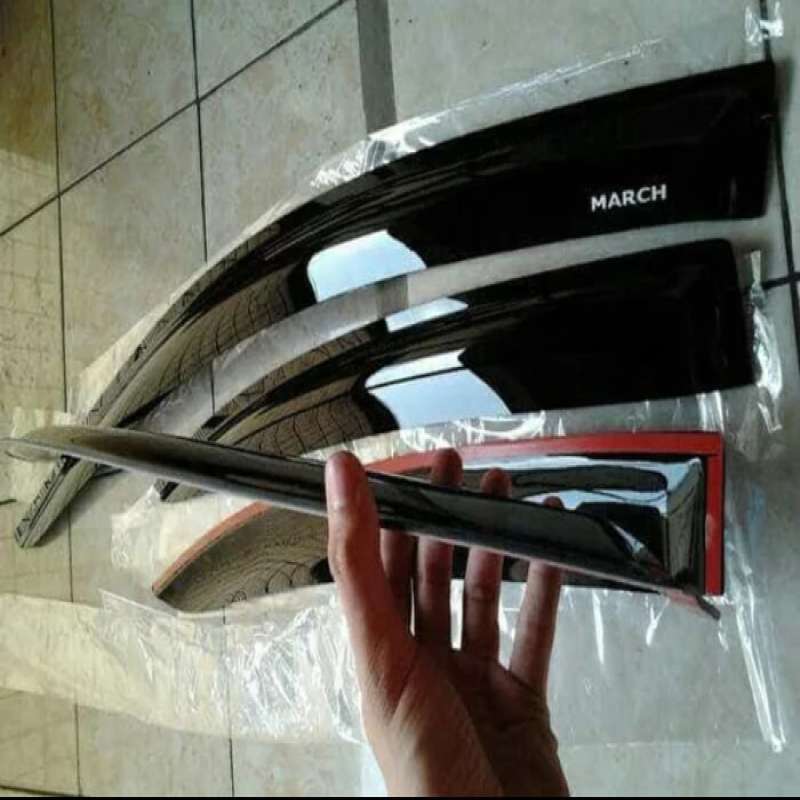 Foto Mobil Nissan March Model Lama