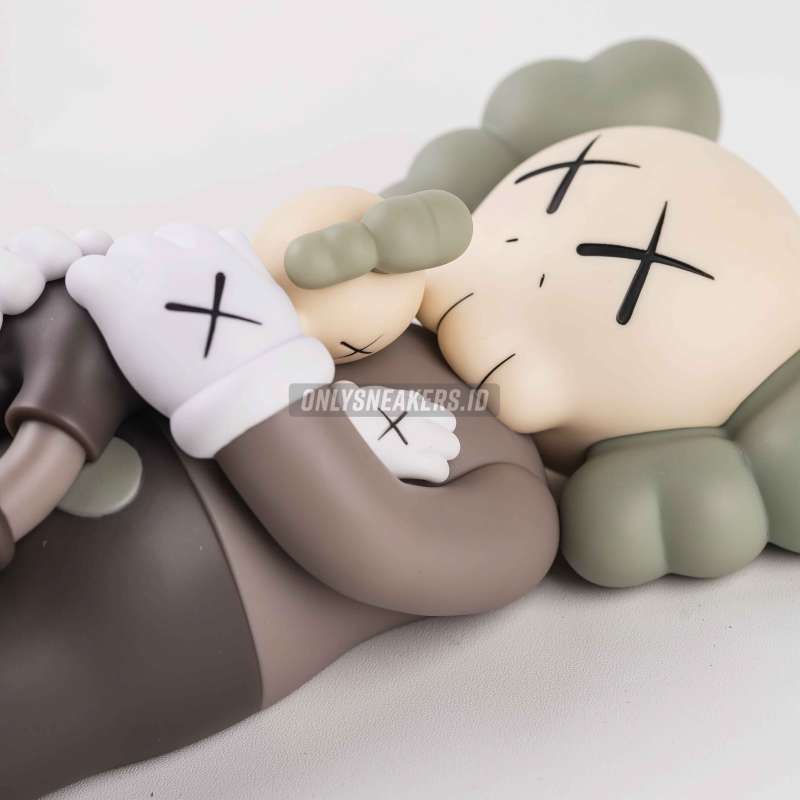 Jual Kaws Holiday Singapore Vinyl Figure Brown Di Seller