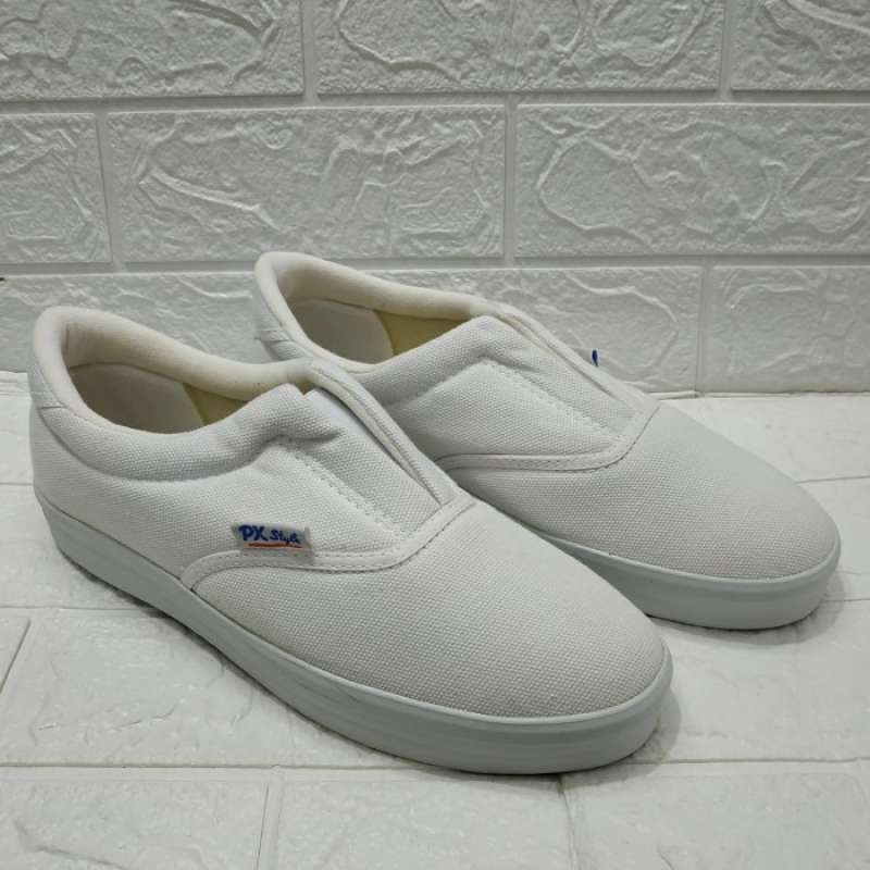 Sepatu slip on canvas store