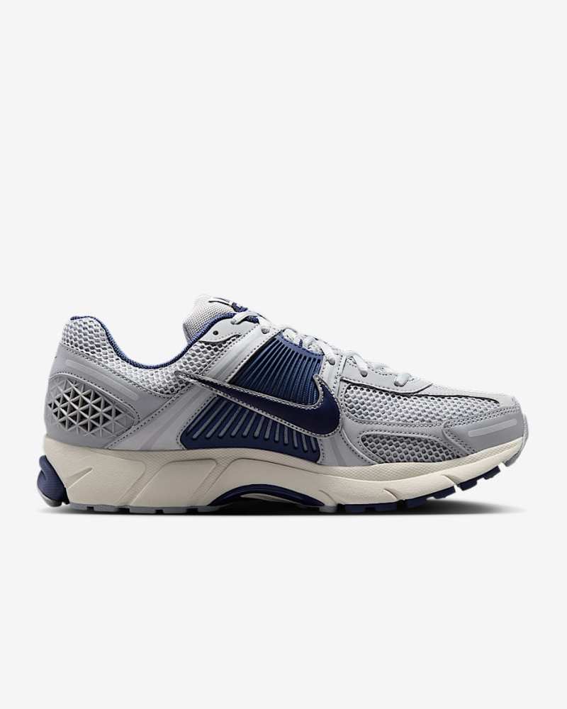 Sepatu Sneakers Pria Nik Zoom Vomero Vast Grey Blue Void (FB9149-003)  Original
