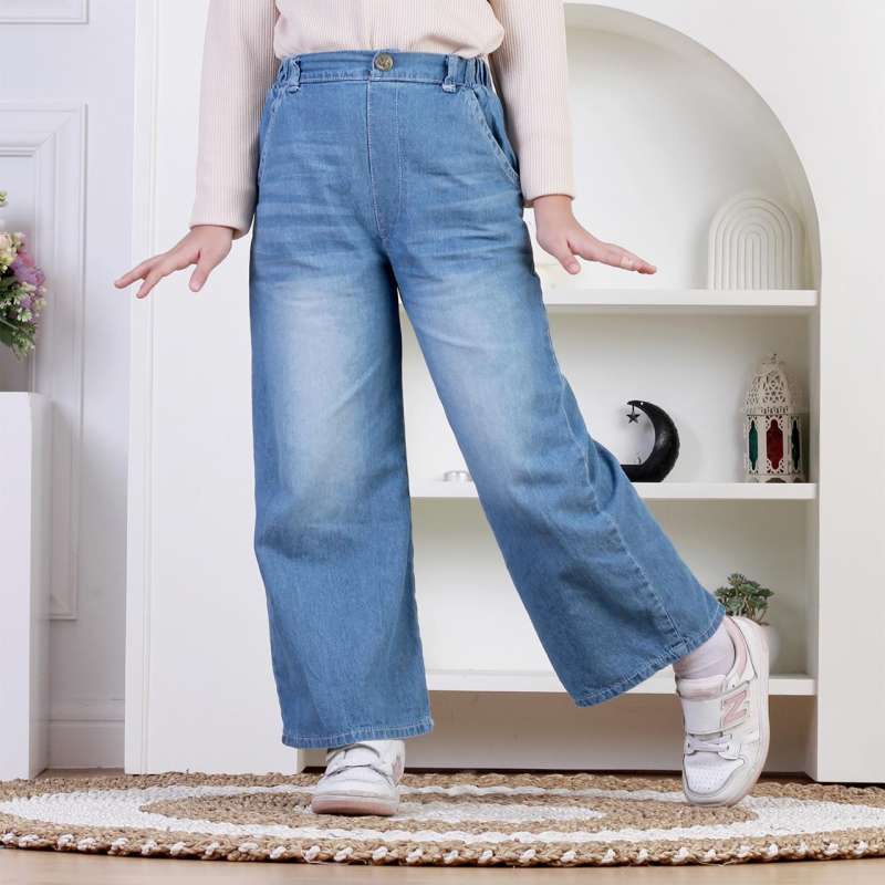 Svetlana Svetikovaning Rossiyadagi erotik fotosuratlari Qul bekasi fotosurati