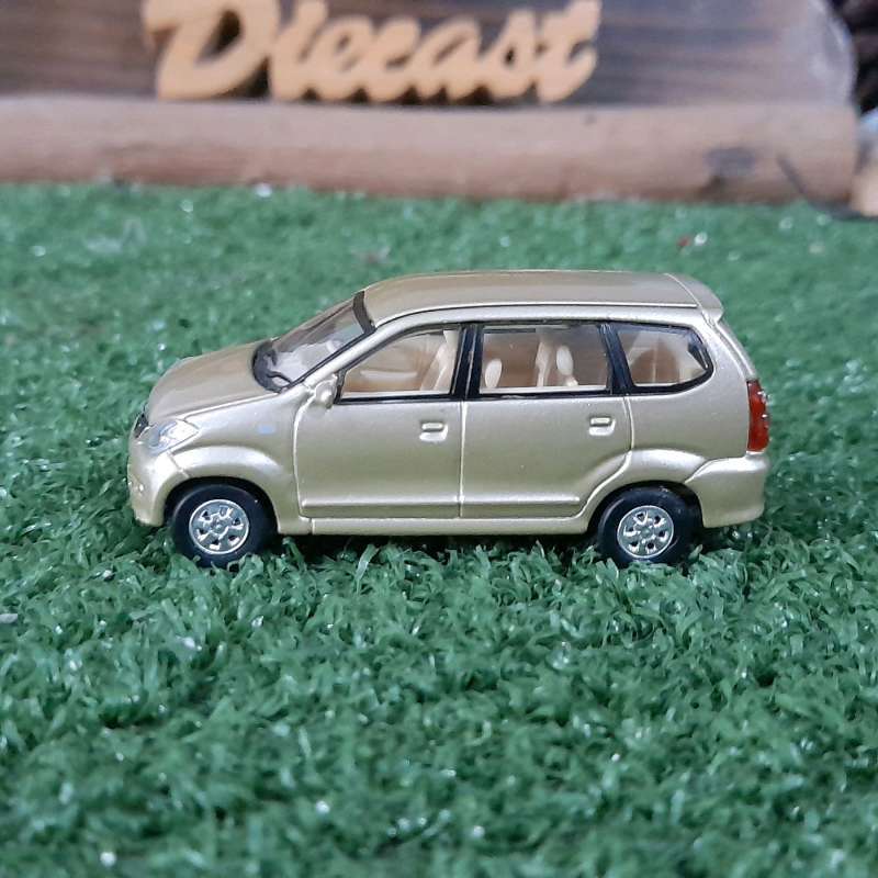 Avanza Miniatur: Lebih dari Sekedar Mainan, Sebuah Refleksi Kecintaan terhadap Ikon Jalanan Indonesia