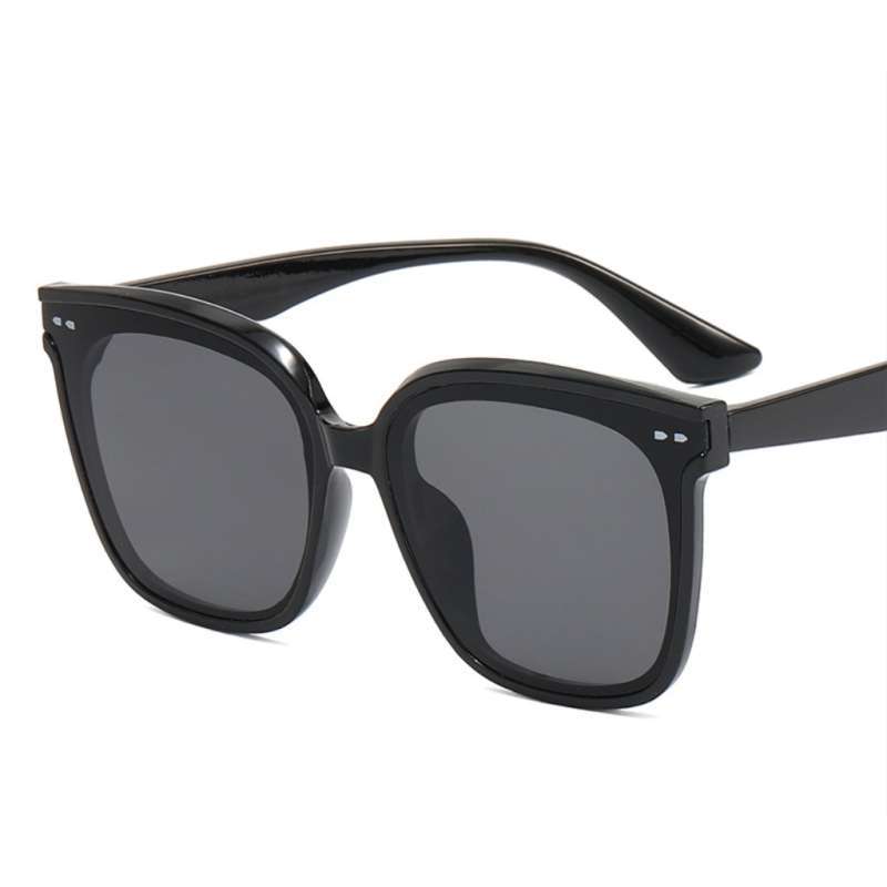Promo Bitzen Kacamata Hitam Wanita Frame Vintage Sunglasses Diskon