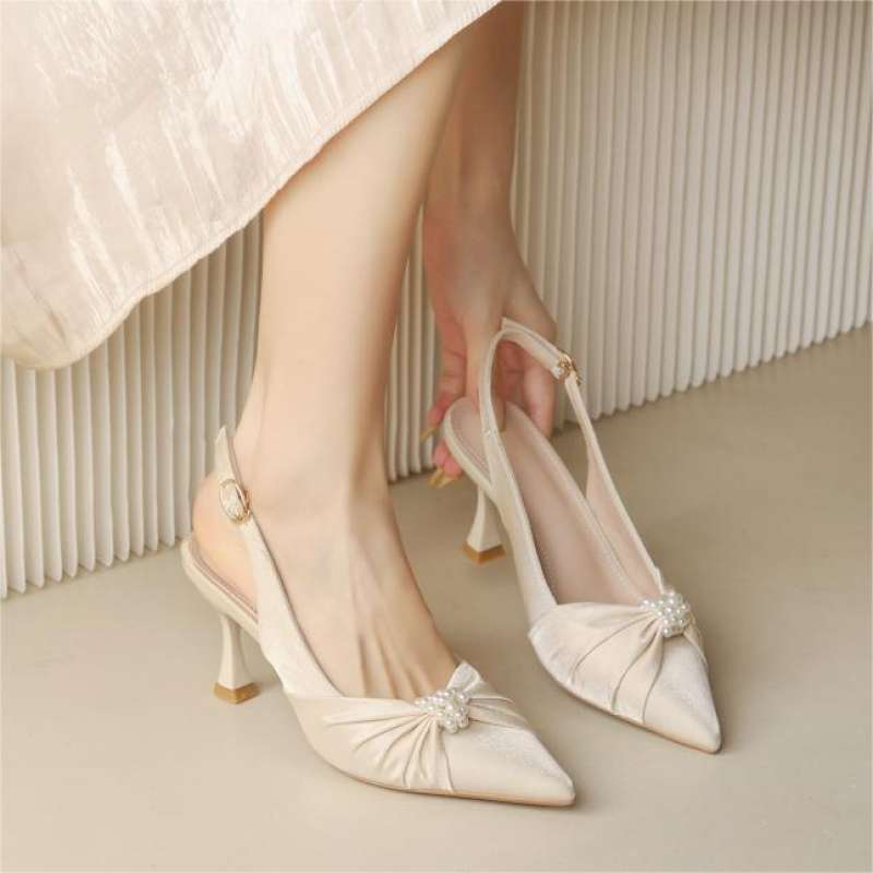 Small heel shoes hotsell