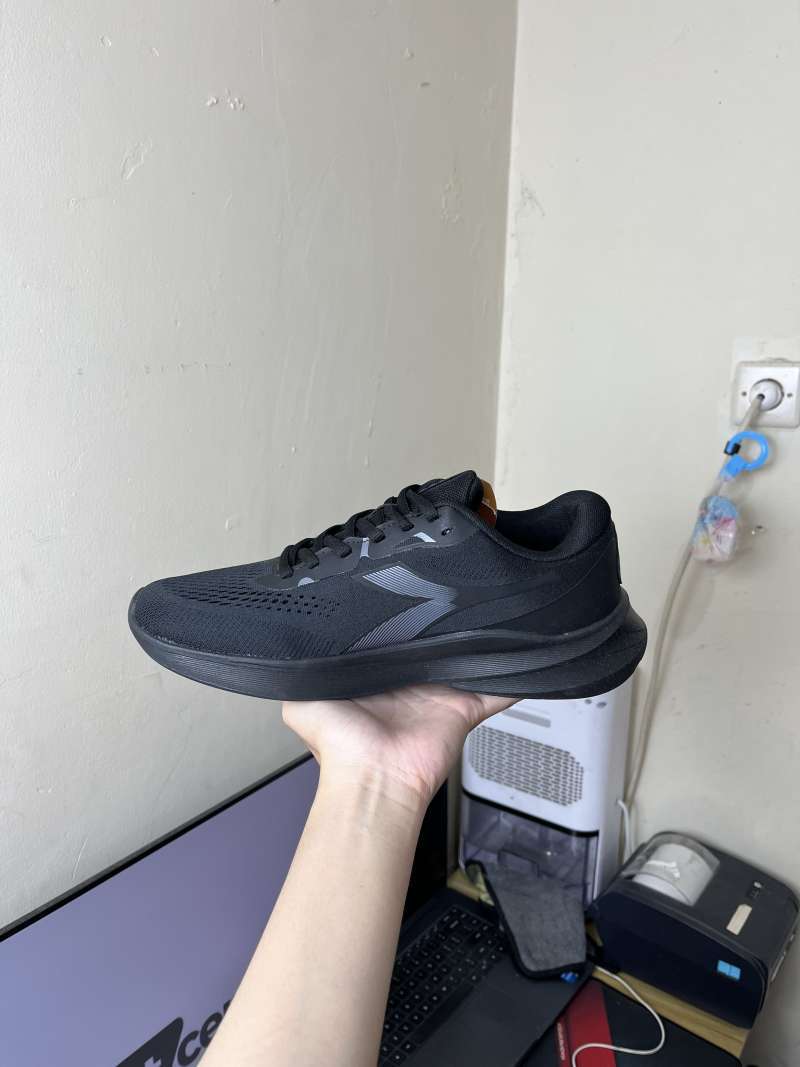Jual Sepatu Diadora Monash Running Pria Diax24f1111m Hitam Di