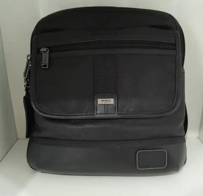 新品未使用Tumi Eastern Zip Top Flap Crossbody Promo Tumi East