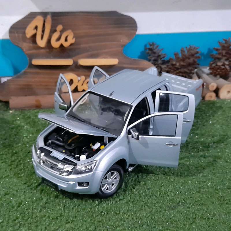 Jual Diecast Miniatur Isuzu Dmax Skala 1:18 Di Seller