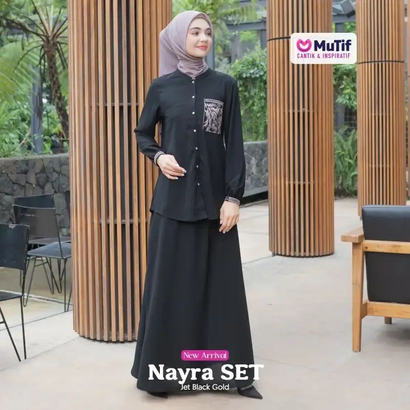 sachin and babi light blue dress 8 Model Gamis Hingga Kebaya Hitam yang Anti Mainstream. Bukti, yang Simpel  Lebih Elegan!
