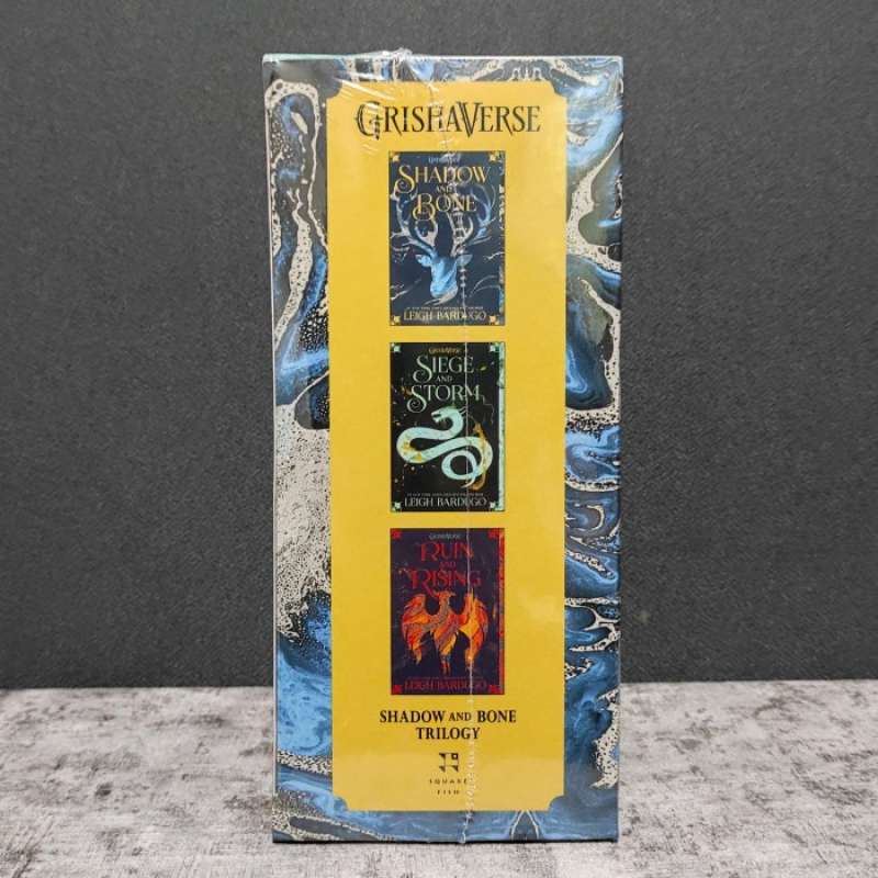 Jual The Shadow And Bone Trilogy Boxed Set - Leigh Bardugo Di Seller ...