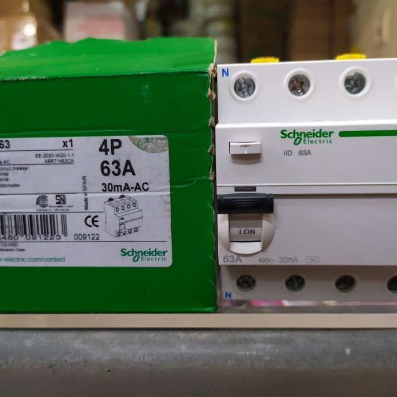 Interruttore Magnetotermico Schneider A9R41463 - 63A 30mA 4 Poli AC Tipo IID - Nuovo