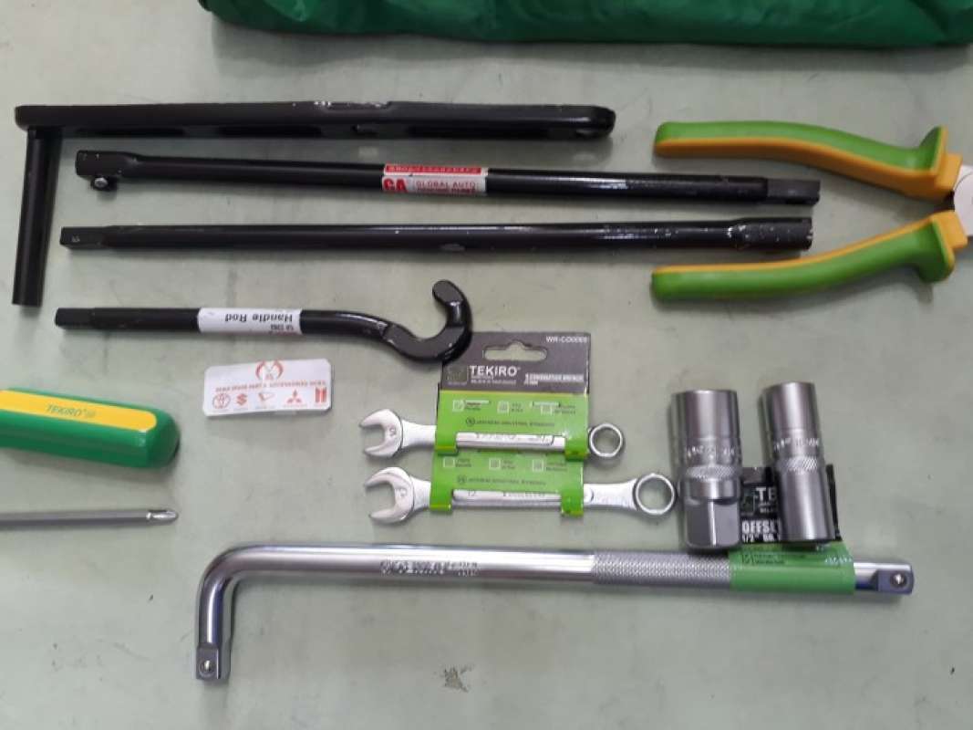 Toolkit Innova Promo Tool Kit Kijang Innova / Kunci Ban Serep Kijang Innova Diskon 23% ...