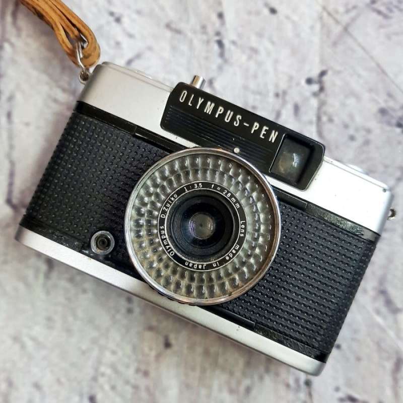 Vieux Olympus Pen EE-2 (argentique 35mm) – Pour Pièces / Non Testé