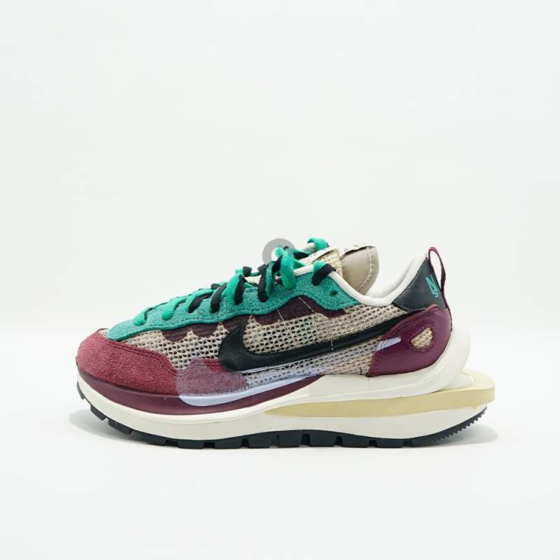 Nike Sacai Vaporwaffle Red NIKE SACAI X VAPORWAFFLE SP 'VILLAIN