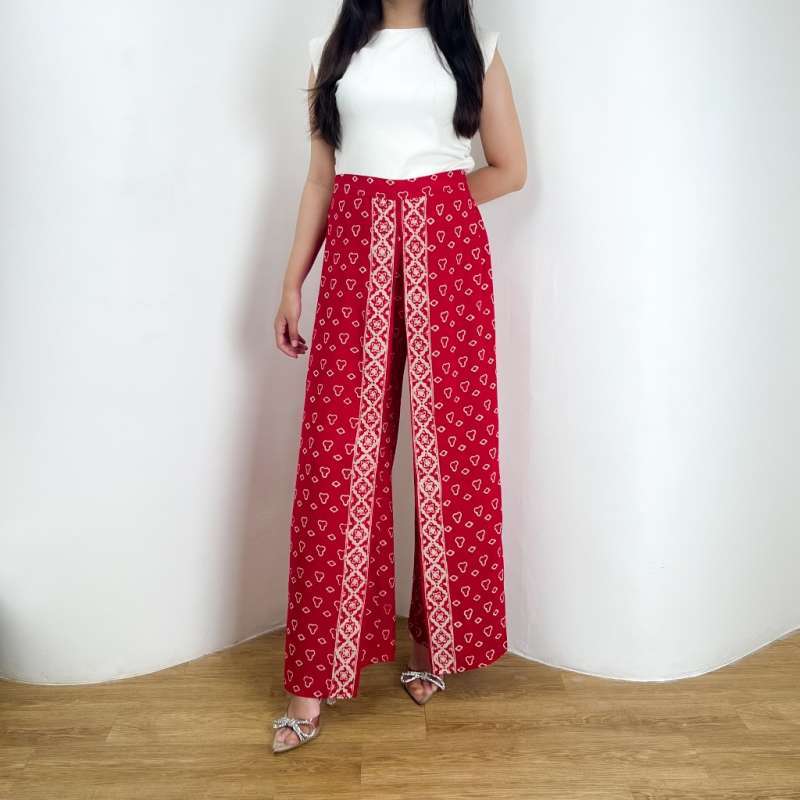 Qattiq anal ogriq porno qichqiradi Valday shahridagi fohishalar