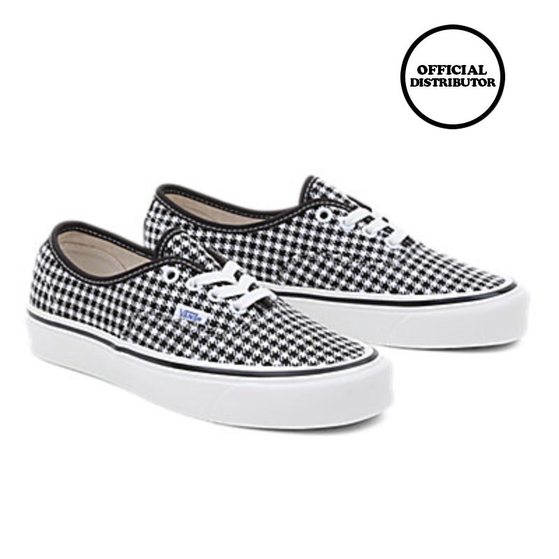 Distributor sepatu shop vans original