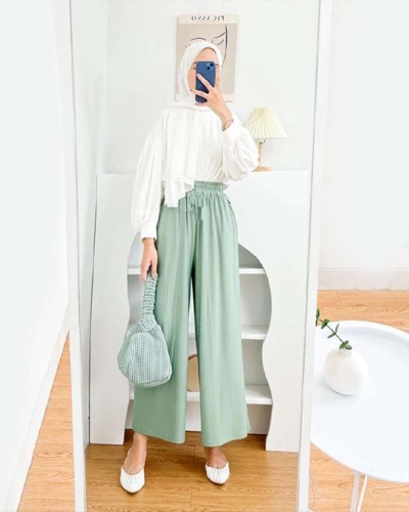 Ayollar külotlari ostidagi sochlar fotosurati Ayollar külotlari ostidagi sochlar fotosurati