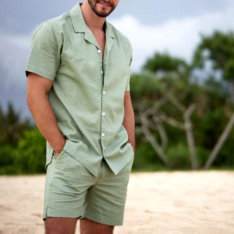 Gaya Tropis: Kemeja Linen + Short Pants
