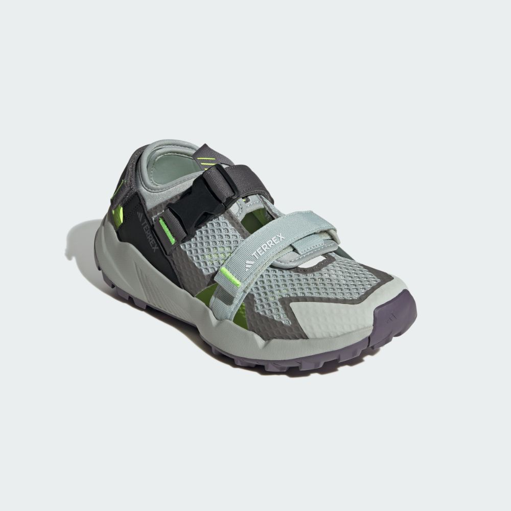 Adidas traxion harga store