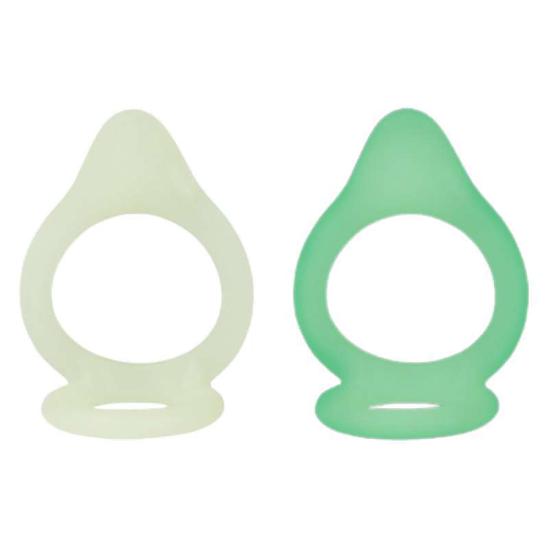 Yalangoch plyaj sayyohlari Ikki bolalar katta-assed Latina joja atrofida otdi