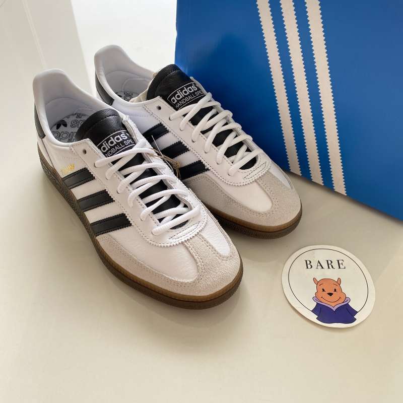 Sepatu adidas universal store