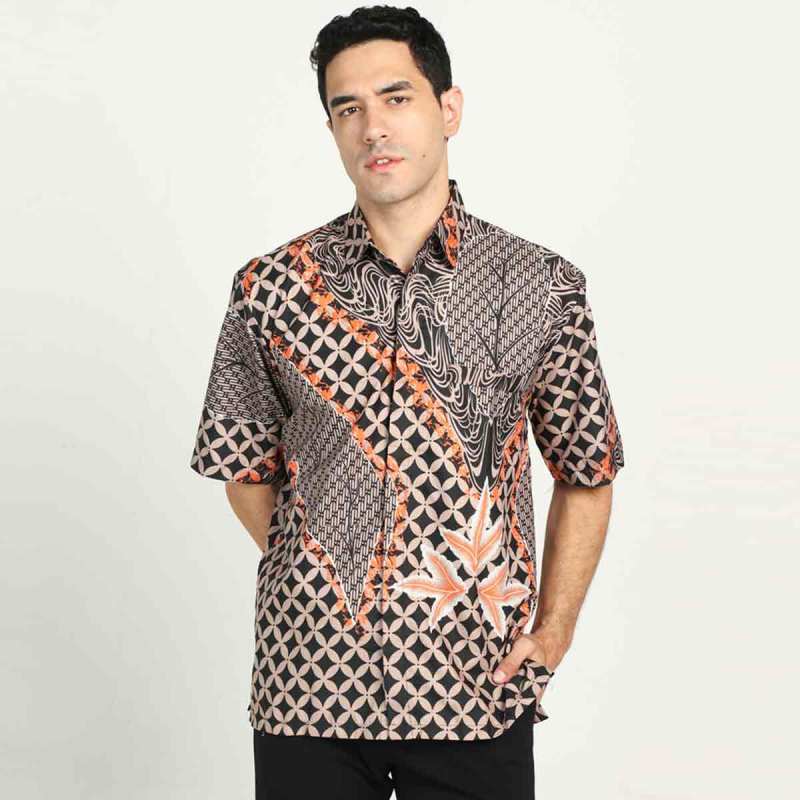 Blythe Yudha Baju Kemeja Batik Pria Lengan Pendek Black Orange