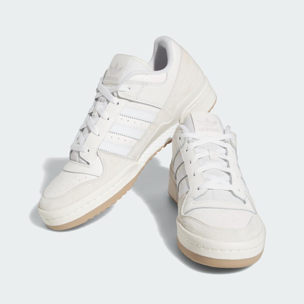 Foto koleksi sepatu adidas store