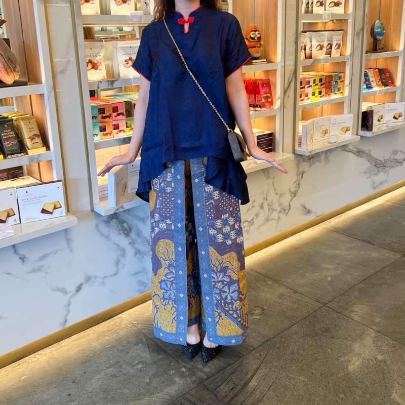 Yapon ayollar bilan samolyotda porno