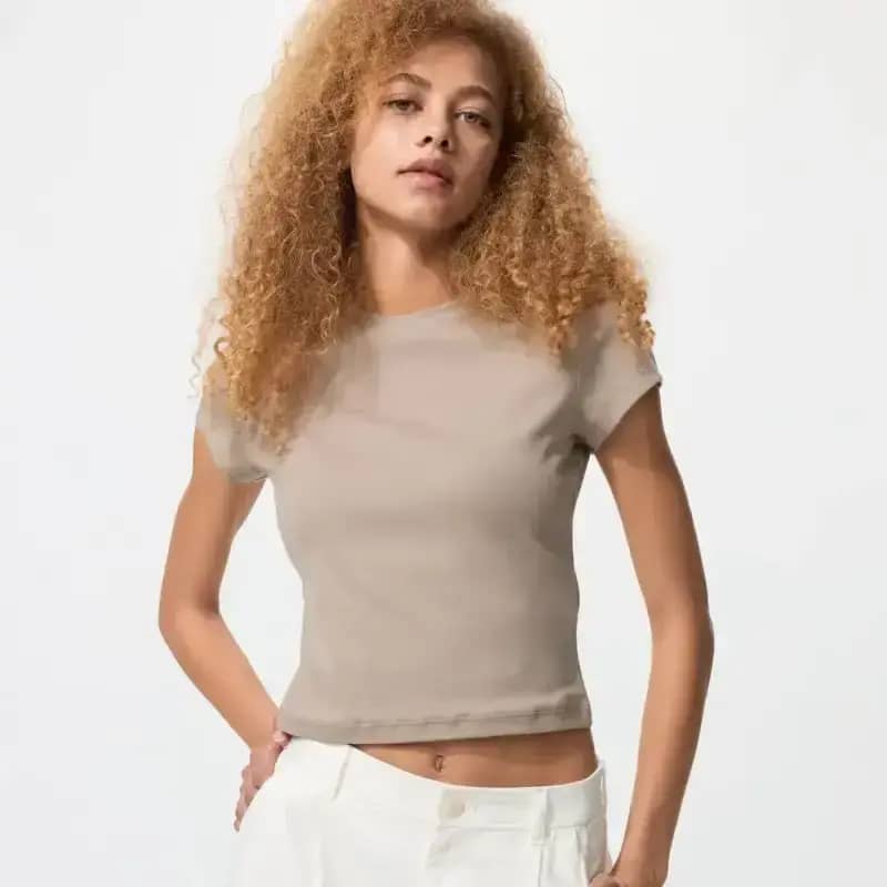 UNIQLO T-Shirt Mini Crop Top Wanita BEIGE