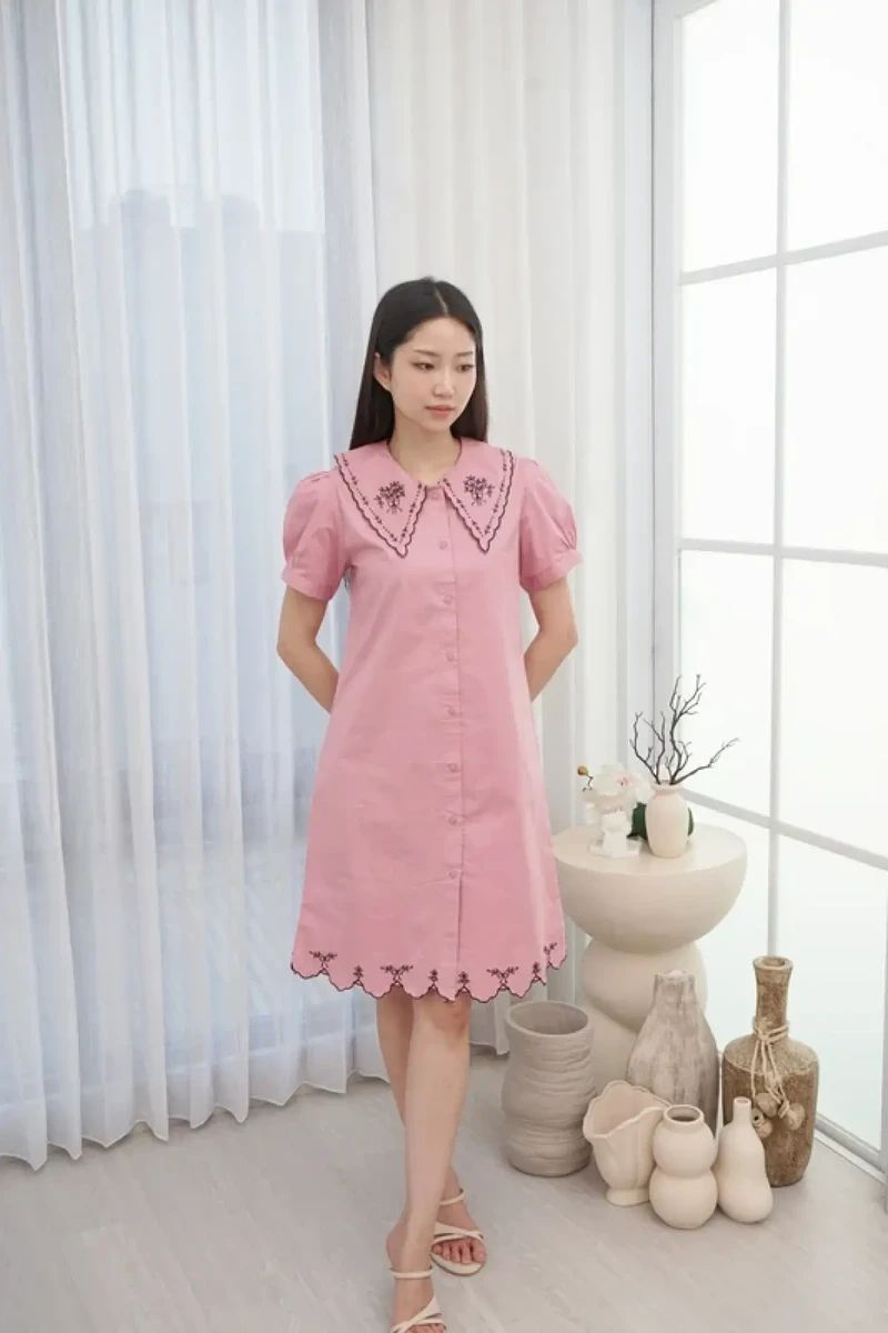 midi dress kancing tangan 3 Crinkle Depan and spandex blend with a breathable cotton lining creates an effortlessly comfortable feel SIMKHAI Women's Jazz Poplin Pintuck