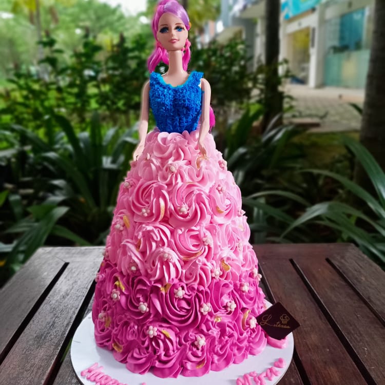 Barbie in the Cake: A Cultural Phenomenon with Creative and Social Significance