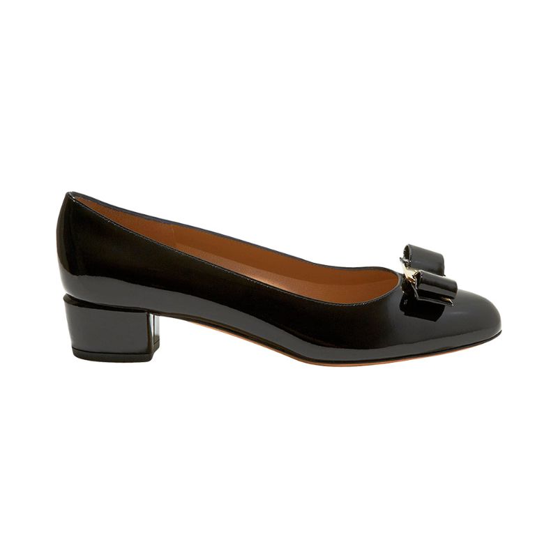 Salvatore ferragamo deals vara bow pumps