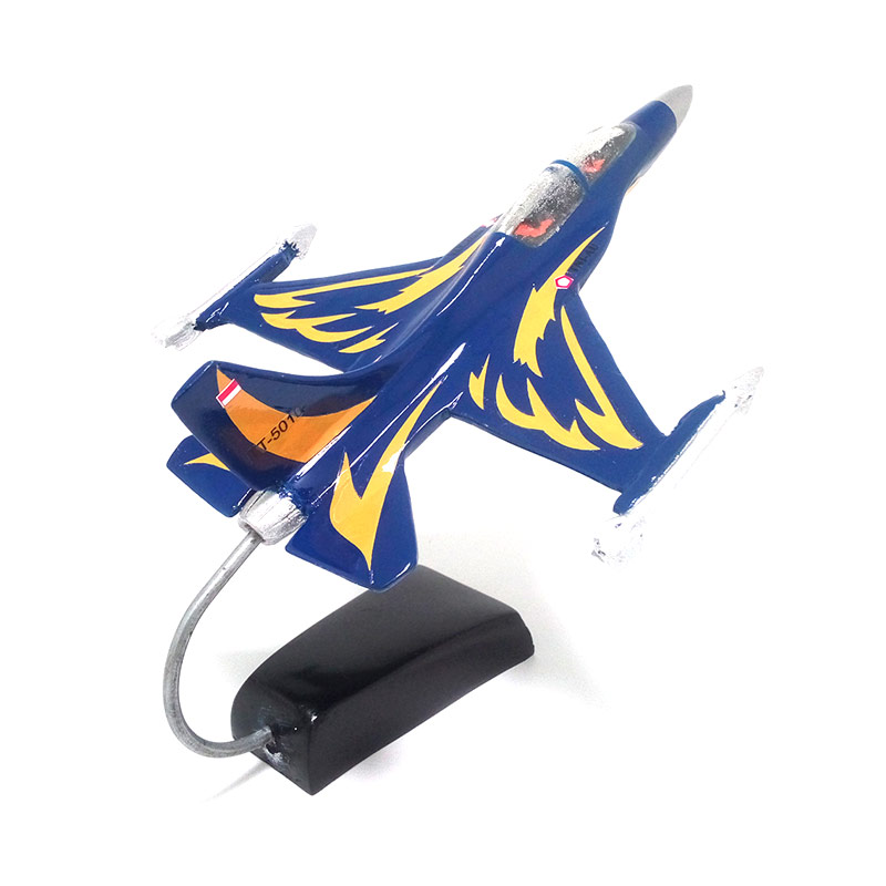 Central Kerajinan Miniatur Pesawat Tempur T50i Golden Eagle