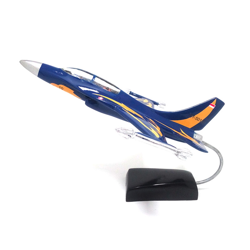 Central Kerajinan Miniatur Pesawat Tempur T50i Golden Eagle