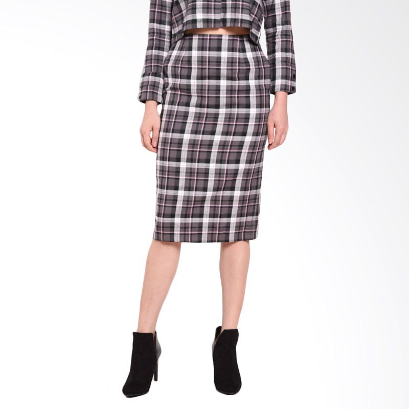 Luna Maya Exclusive Tartan Pencil BL 0003 Black Skirt