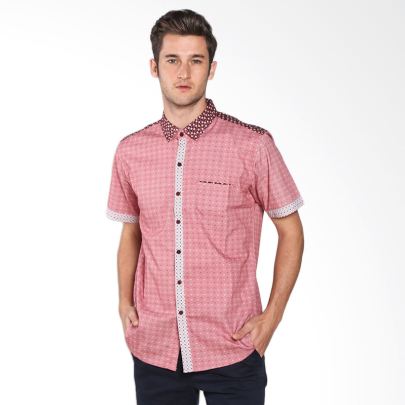 Red Cliff Smart Casual ZB1766JE Shirt - Red Extra diskon 7% setiap hari Extra diskon 5% setiap hari Citibank – lebih hemat 10%