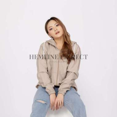 Hemline Project Jaket Parasut Hoodie Wanita - Aima Khaki S-M