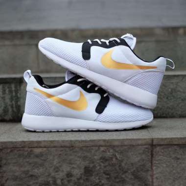 Roshe 'Gold Trophy' GOAT | escapeauthority.com