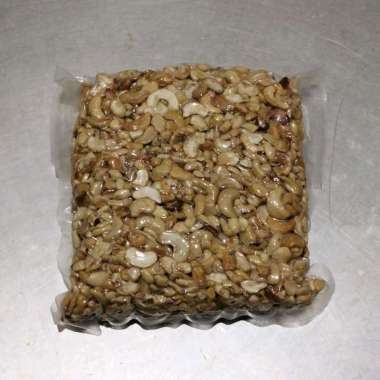 Kacang Mede Mentah Pecah kuning 1 Kg