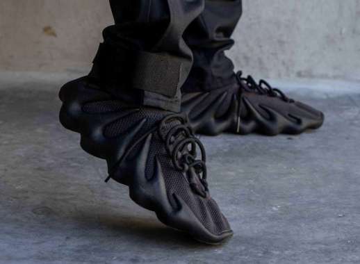 womens black ozweego trainers