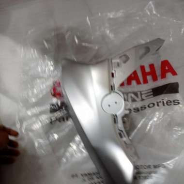 panel 2 sayap kanan mio gear 125 silver original ygp