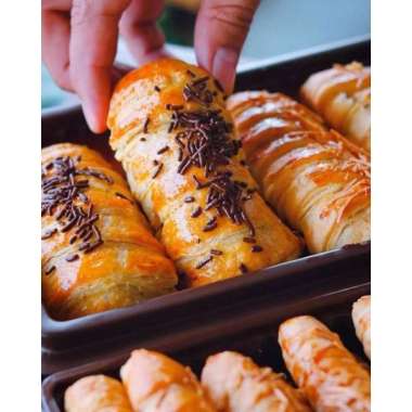 Bolen Lilit - Yogya Breadco - Pisang Bolen Oleh Oleh Bandung Cokelat