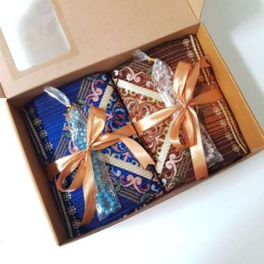 [pkpremLTZ4] Paket Kado Pengantin Premium Sajadah Couple Tebal dan Tasbih Kristal hadiah wedding nik
